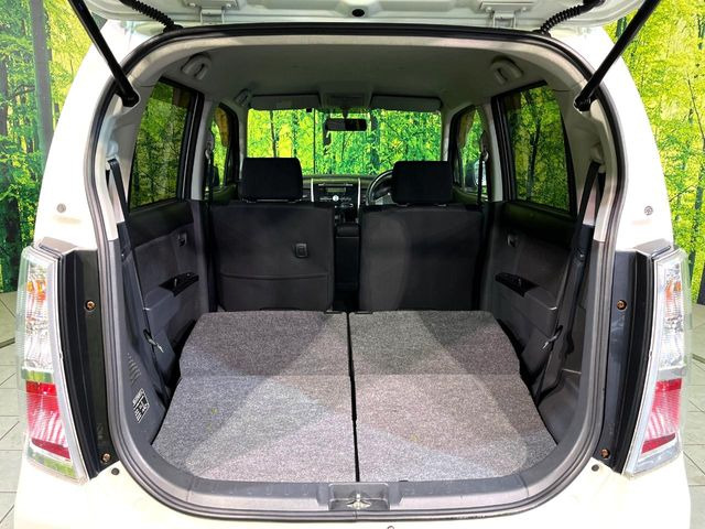 ���i�̂���������ʋ΁A���}���ɏ\���ȉ׎��X�y�[�X���m�ۂ��Ă���܂��B�Z�J���h�V�[�g��|���ƁA�傫�ȉו��̐ύڂ��\�ł���