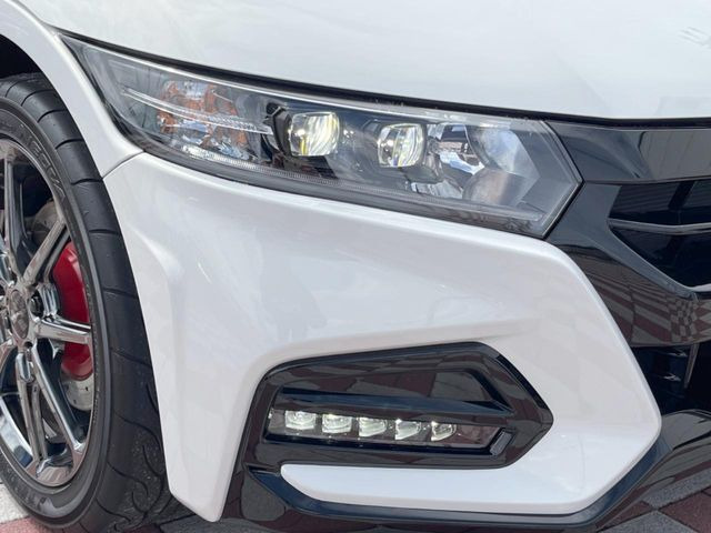 �yLED�w�b�h���C�g�z���V����ԑ��s�����ǍD�Ȏ��E���m�ۂ����S���ĉ^�]�ł��鍂�P�xLED�w�b�h���C�g�𑕔�!�_�����x�������A����d�͂��}�����Ă��܂��B