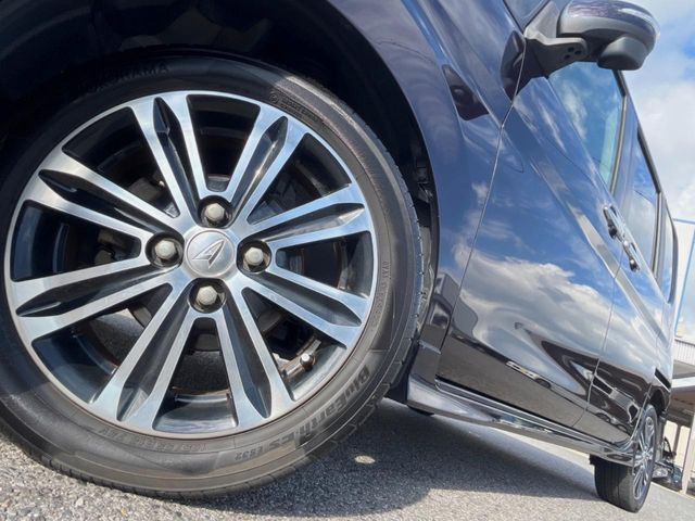 �y����15�C���`�A���~�z�C�[���z�O�ςɃ}�b�`���������A���~�z�C�[���𑕒����Ă���܂��B�e��ЊO�A���~�z�C�[����A�X�^�b�h���X�^�C�����戵�����Ă���܂��B���񂲑��k����������