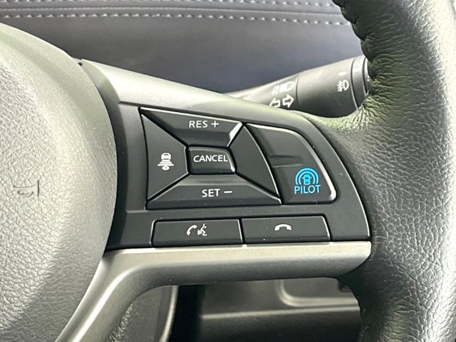 【プロパイロット】高速道路での長距離走行が楽に!!渋滞時と巡回走行のシーンで、アクセル・ブレーキ・ステアリングを自動で制御し、長距離運転の負担を軽減してくれます♪