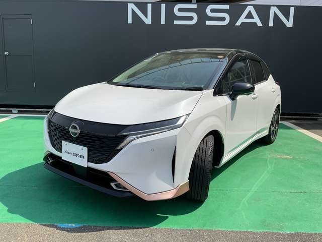 ノートオーラ1.2 G FOUR レザーエディション 4WD