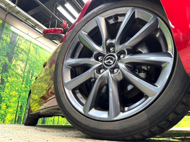 �y����18�C���`�A���~�z�C�[���z�O�ςɃ}�b�`���������A���~�z�C�[���𑕒����Ă���܂��B�e��ЊO�A���~�z�C�[����A�X�^�b�h���X�^�C�����戵�����Ă���܂��B���񂲑��k����������