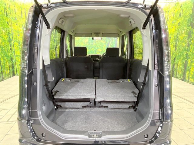 ���i�̂���������ʋ΁A���}���ɏ\���ȉ׎��X�y�[�X���m�ۂ��Ă���܂��B�Z�J���h�V�[�g��|���ƁA�傫�ȉו��̐ύڂ��\�ł���