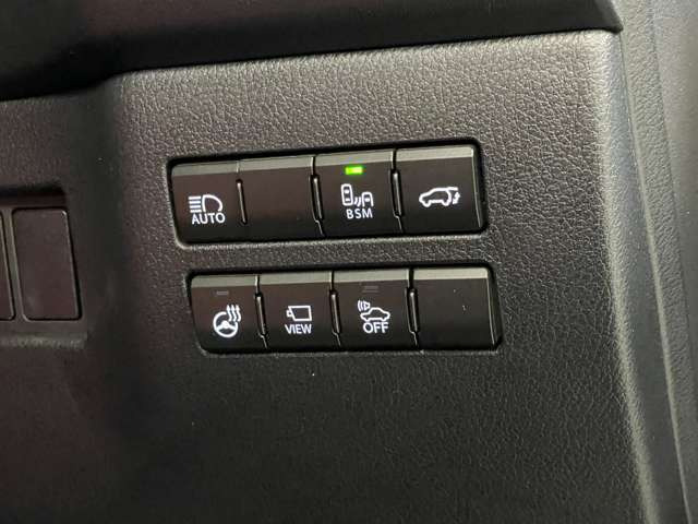 ���D�݂̃I�v�V�����𑕒����Č�[�Ԃ��邱�Ƃ��\�ł��B�i�r�E�o�b�N�J�����EETC�E��ȃt���b�v�_�E�����j�^�[�E�R�[�e�B���O�E�V�[�g�J�o�[�E�h���C�u���R�[�_�[�E�G���W���X�^�[�^�[ �ȂǂȂǎ戵����!