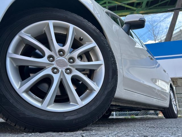 �y����16�C���`�A���~�z�C�[���z�O�ςɃ}�b�`���������A���~�z�C�[���𑕒����Ă���܂��B�e��ЊO�A���~�z�C�[����A�X�^�b�h���X�^�C�����戵�����Ă���܂��B���񂲑��k����������