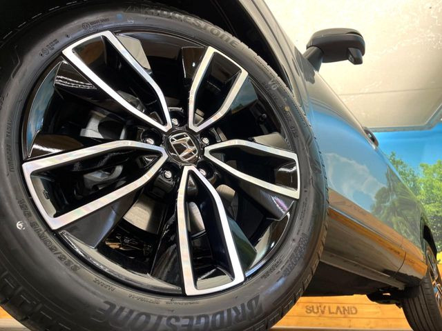 �y����18�C���`�A���~�z�C�[���z�O�ςɃ}�b�`���������A���~�z�C�[���𑕒����Ă���܂��B�e��ЊO�A���~�z�C�[����A�X�^�b�h���X�^�C�����戵�����Ă���܂��B���񂲑��k����������