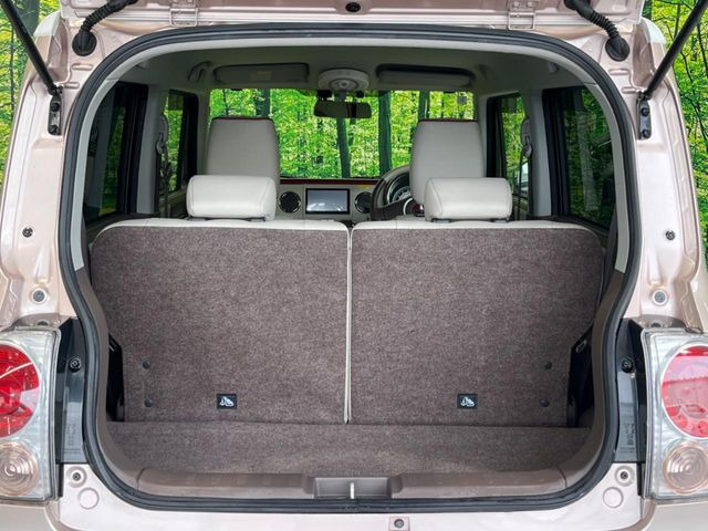 ���i�̂���������ʋ΁A���}���ɏ\���ȉ׎��X�y�[�X���m�ۂ��Ă���܂��B�Z�J���h�V�[�g��|���ƁA�傫�ȉו��̐ύڂ��\�ł���