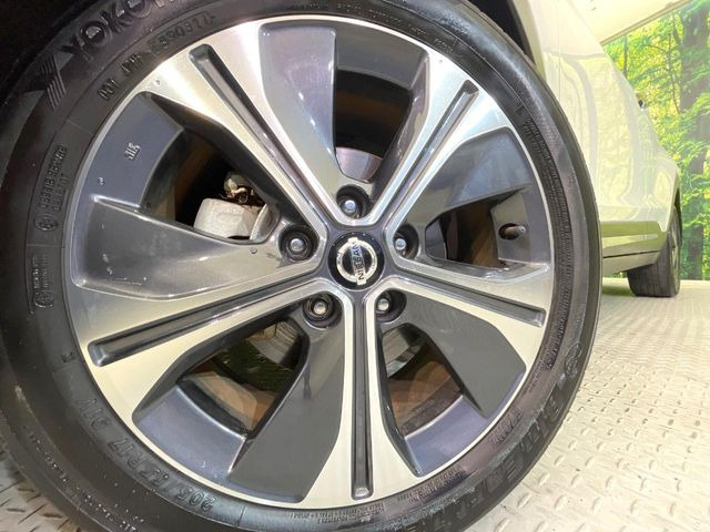 【純正17インチアルミホイール】外観にマッチした純正アルミホイールを装着しております。各種社外アルミホイールや、スタッドレスタイヤも取扱いしております。是非ご相談ください♪