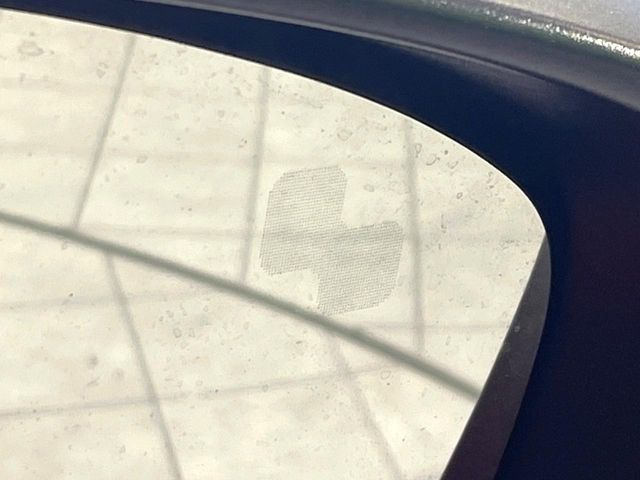 �y�u���C���h�X�|�b�g���j�^�����O�z���s���A�h�A�~���[�̎��p�ɂȂ�₷���ӏ��Ɍ㑱�Ԃ��ڋ߂���ƃT�C�h�~���[�t�߂Ɍx����\���A�h���C�o�[�ɒ��ӊ��N�����Ă���܂��B