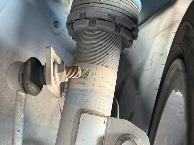 �yBILSTEIN�ԍ����z�ԍ����Ⴍ�Ȃ�A�X�^�C���b�V���Ȍ����ڂƂȂ��Ă���܂��B�ԗ��̏d�S�������鎖�ŁA���s���̈��萫�����サ�܂���