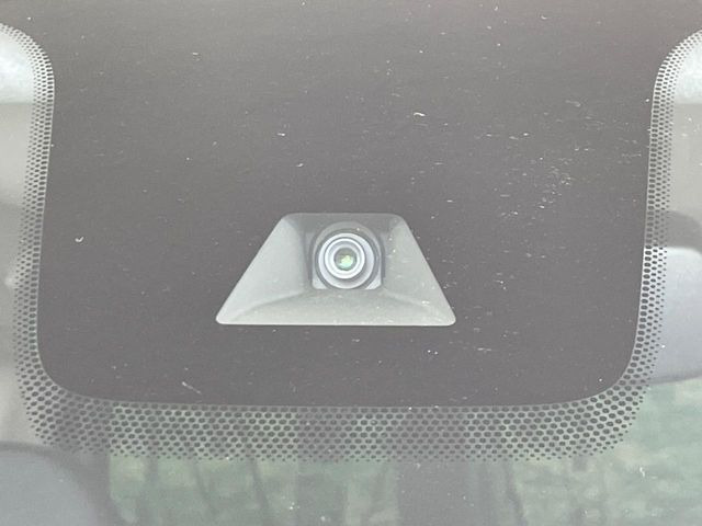 �y�C���e���W�F���g�G�}�[�W�F���V�[�u���[�L�z�t�����g�J�����őO���̎ԗ�����s�҂����m�B�Փ˂������Ȏ��͏Փ˔�Q�y���u���[�L���쓮�A�Փˉ�����T�|�[�g�B�����S�Ƀh���C�u�����y���݂��������܂��B