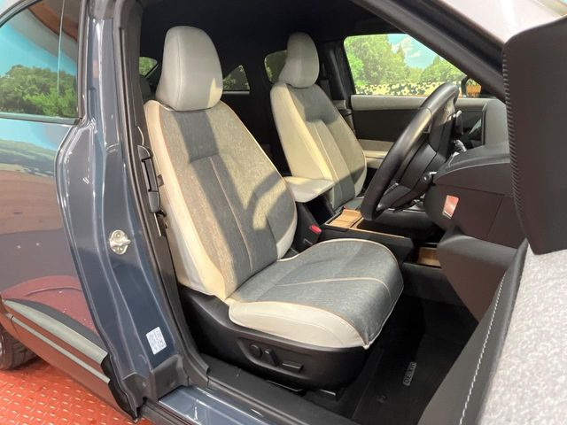 �y�n�[�t���U�[�V�[�g�z�������ƍ���S�n�𗼗������l�C�̃V�[�g���w�ʁE���ʂ̃t�@�u���b�N�f�ނ́A�ʋC���̗ǂ��⊊��ɂ����ɗD��Ă��܂��B