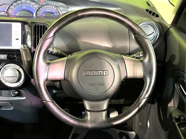 �y�����v�����X�e�A�����O�z�㎿�Ȋv���g�p���邱�ƂŁA��ɂ����������݂ƂĂ��^�]���₷���n���h���ł���