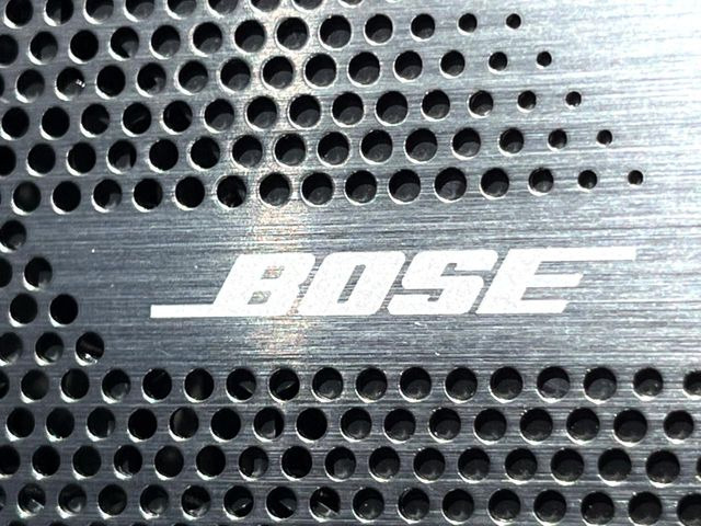 �yBOSE�T�E���h�V�X�e���z���[�J�[�I�v�V�����̍��i�ʃT�E���h�V�X�e���𓋍ځB��p�̃`���[�j���O���{���ꂽ�召�l�X�ȃX�s�[�J�[����ǎ��ȃT�E���h���t�ł��A�Տꊴ���ӂ�鉹����Ԃ����o���܂��B