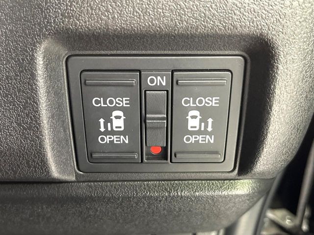 �y�����p���[�X���C�h�h�A�z�X�}�[�g�L�[��^�]�Ȃ̃X�C�b�`�Ō�ȗ����X���C�h�h�A�̊J���\���d��������͂����ăh�A���J����K�v�������A�����Ȃ��q�l�ł��ȒP�ɊJ���߂ł����K�ł���