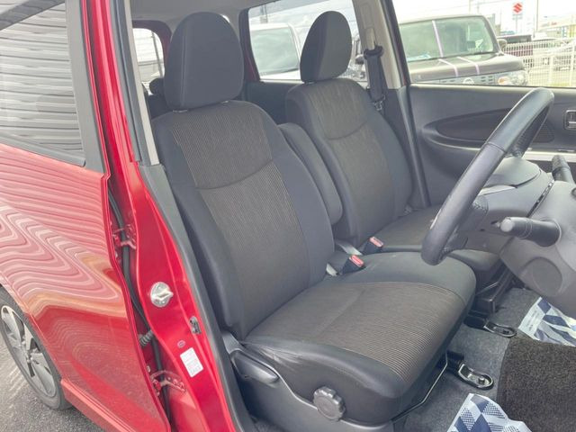 運転席シート廻りは使用感も少なく、良好な状態となっています。丁寧に使われていたことがよくわかりますね。