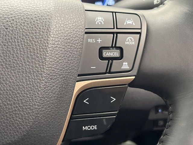 【レーダークルーズコントロール】高速道路での長距離走行が楽に!!自動で速度を保つクルーズコントロールが、衝突軽減システムと連携し、前方の車両を感知して車間を保つように速度調節してくれます!!