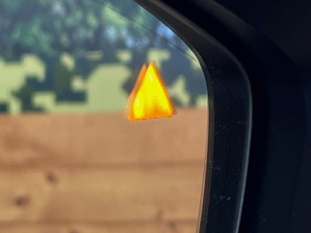 �y�u���C���h�X�|�b�g���j�^�����O�z���s���A�h�A�~���[�̎��p�ɂȂ�₷���ӏ��Ɍ㑱�Ԃ��ڋ߂���ƃT�C�h�~���[�t�߂Ɍx����\���A�h���C�o�[�ɒ��ӊ��N�����Ă���܂��B