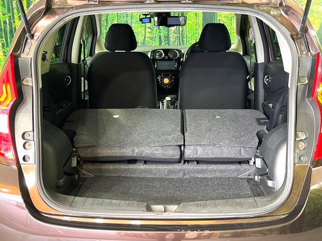 ���i�̂���������ʋ΁A���}���ɏ\���ȉ׎��X�y�[�X���m�ۂ��Ă���܂��B�Z�J���h�V�[�g��|���ƁA�傫�ȉו��̐ύڂ��\�ł���