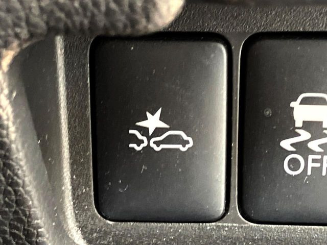 �y�G�}�[�W�F���V�[�u���[�L�z���s���ɑO���̎ԗ�����F�����A�Փ˂������Ȏ��͌x��ƃu���[�L�ŏՓˉ���Ɣ�Q�y�����A�V�X�g�B�����S�Ƀh���C�u�����y���݂��������܂��B