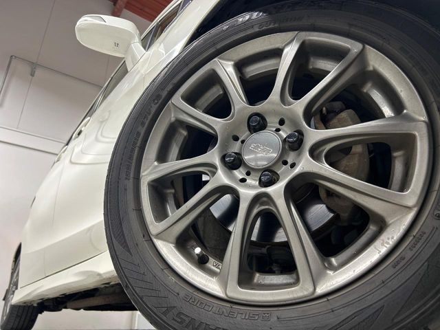 �y����16�C���`�A���~�z�C�[���z�O�ςɃ}�b�`���������A���~�z�C�[���𑕒����Ă���܂��B�e��ЊO�A���~�z�C�[����A�X�^�b�h���X�^�C�����戵�����Ă���܂��B���񂲑��k����������