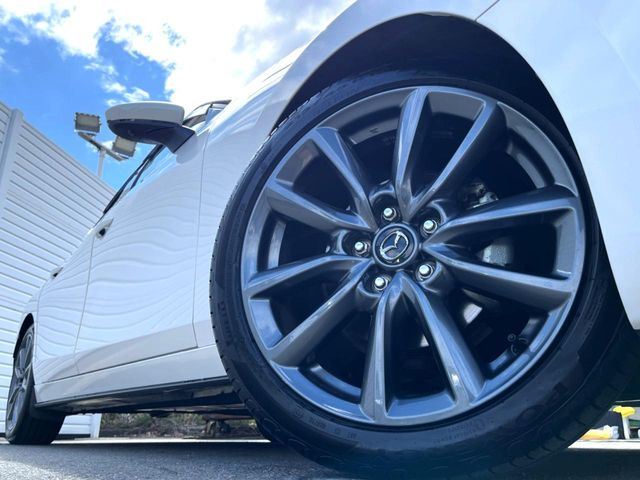 �y����18�C���`�A���~�z�C�[���z�O�ςɃ}�b�`���������A���~�z�C�[���𑕒����Ă���܂��B�e��ЊO�A���~�z�C�[����A�X�^�b�h���X�^�C�����戵�����Ă���܂��B���񂲑��k����������