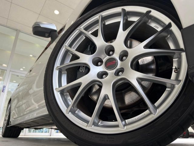 �y�O���[�h��p����19�C���`�A���~�z�C�[���z�f�U�C�����̍��������A���~�z�C�[���𑕒����Ă���܂��B�e��ЊO�A���~�z�C�[����A�X�^�b�h���X�^�C�����戵�����Ă���܂��B���񂲑��k����������