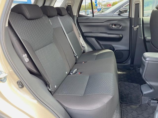 後部座席も気になるようなキズ・汚れやへたり等、大きなダメージはなく、良好な状態です。