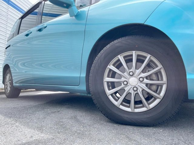 �O�ςɃ}�b�`�����A���~�z�C�[���𑕒����Ă���܂��B�e��A���~�z�C�[����A�X�^�b�h���X�^�C�����戵�����Ă���܂��B���񂲑��k����������