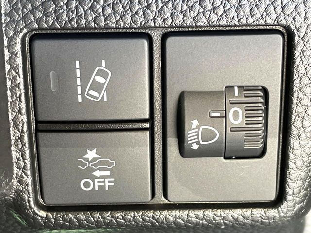 �y�z���_�Z���V���O�z���s���ɑO���̎ԗ�����F�����A�Փ˂������Ȏ��͌x��ƃu���[�L�ŏՓˉ���Ɣ�Q�y�����A�V�X�g�B�����S�Ƀh���C�u�����y���݂��������܂��B