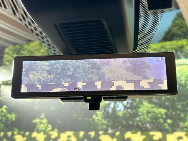 【インテリジェントルームミラー】後席の大きな荷物や同乗者で後方が確認しづらい時でも安心!カメラが撮影した車両後方の映像をルームミラー内に表示。クリアな視界で状況の確認が可能です!