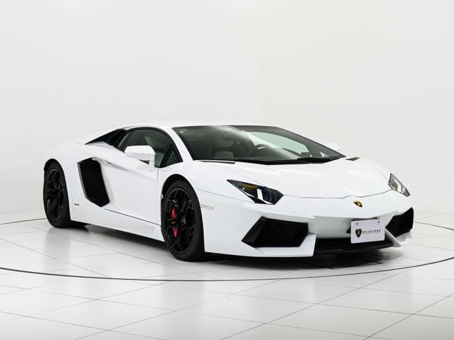 アヴェンタドールLP700-4 4WD