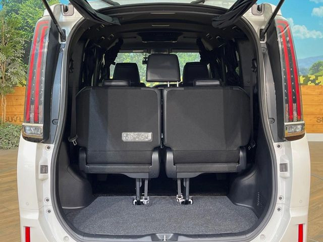 ���i�̂���������ʋ΁A���}���ɏ\���ȉ׎��X�y�[�X���m�ۂ��Ă���܂��B�Z�J���h�V�[�g��|���ƁA�傫�ȉו��̐ύڂ��\�ł���