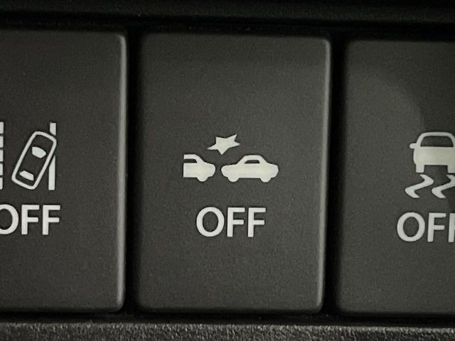 【スズキ セーフティサポート】走行中に前方の車両等を認識し、衝突しそうな時は警報とブレーキで衝突回避と被害軽減をアシスト。より安全にドライブをお楽しみいただけます。