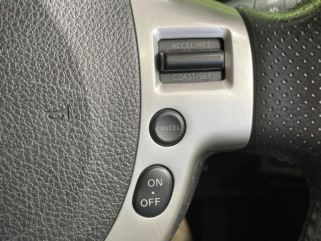 �y�N���[�Y�R���g���[���z�������H�����N���N���s�B�A�N�Z���𗣂��Ă���葬�x�ő��s���ł��A�������^�]���̕��S���y��!�����E�������ȒP�ȃX�C�b�`����Œ����ł��܂��B