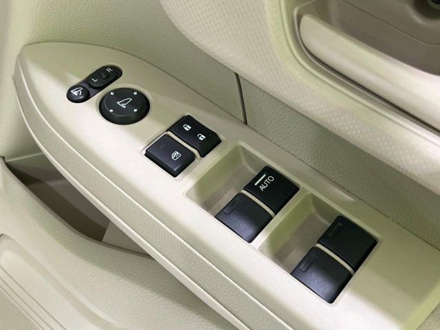 �y�d���i�[�~���[�z�T�C�h�~���[�͓d���i�[���ƂȂ��Ă���A�������ԏ�ł��L�Y�������X�N��}�����܂��B