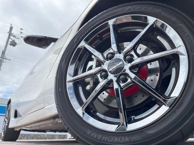 �y�O���[�h��p�����A���~�z�C�[���z�f�U�C�����̍��������A���~�z�C�[���𑕒����Ă���܂��B�e��ЊO�A���~�z�C�[����A�X�^�b�h���X�^�C�����戵�����Ă���܂��B���񂲑��k����������