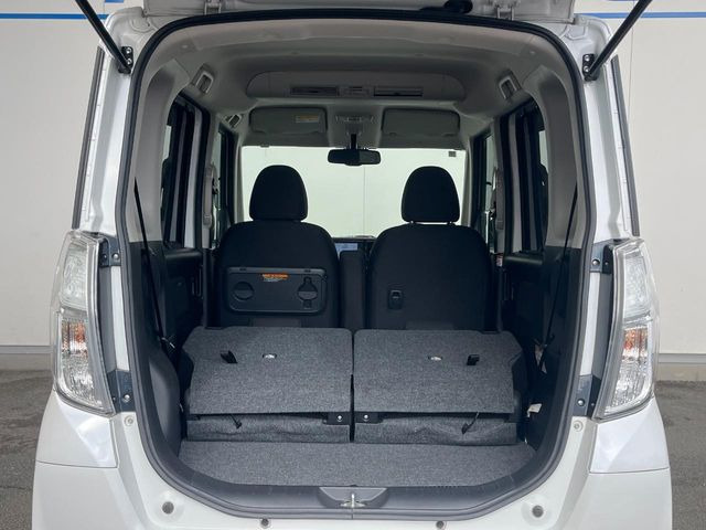 ���i�̂���������ʋ΁A���}���ɏ\���ȉ׎��X�y�[�X���m�ۂ��Ă���܂��B�Z�J���h�V�[�g��|���ƁA�傫�ȉו��̐ύڂ��\�ł���