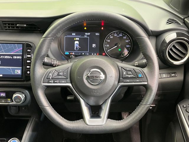 �y�����v�����X�e�A�����O�z�㎿�Ȋv���g�p���邱�ƂŁA��ɂ����������݂ƂĂ��^�]���₷���n���h���ł���