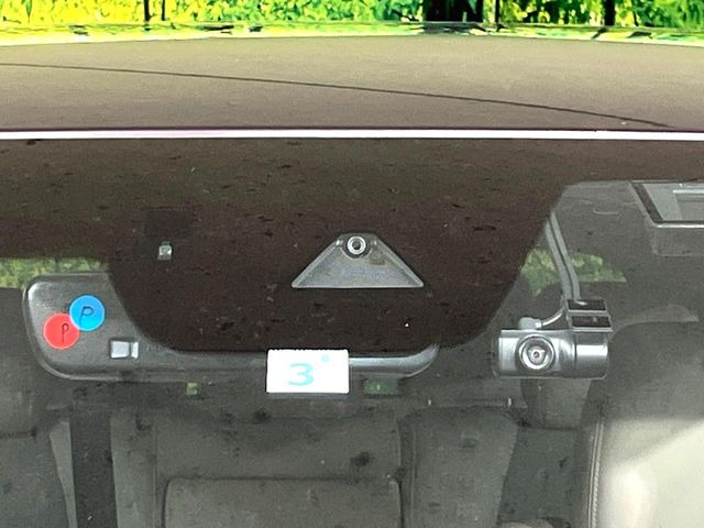 �y�X�}�[�g�u���[�L�T�|�[�g�z���s���ɑO���̎ԗ�����F�����A�Փ˂������Ȏ��͌x��ƃu���[�L�ŏՓˉ���Ɣ�Q�y�����A�V�X�g�B�����S�Ƀh���C�u�����y���݂��������܂��B