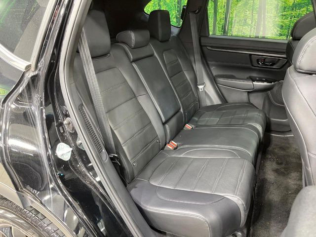 後部座席も気になるようなキズ・汚れやへたり等、大きなダメージはなく、良好な状態です。