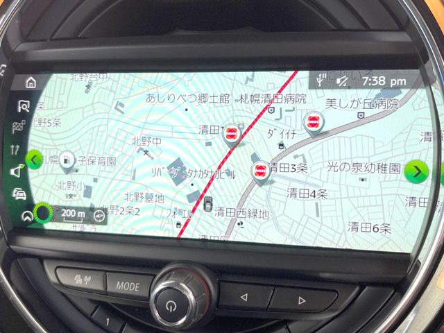 �������i�r:��̊��̂���i�r�́A����������ԓ������o���Ă���܂��BBluetooth�Đ��ȂǃI�[�f�B�I�@�\���[�����Ă���܂��̂ŁA�^�]�����y���߂܂���