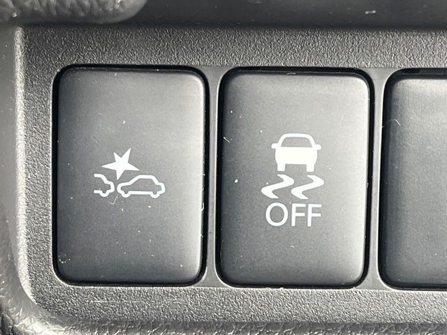 �y�G�}�[�W�F���V�[�u���[�L�z���s���ɑO���̎ԗ�����F�����A�Փ˂������Ȏ��͌x��ƃu���[�L�ŏՓˉ���Ɣ�Q�y�����A�V�X�g�B�����S�Ƀh���C�u�����y���݂��������܂��B