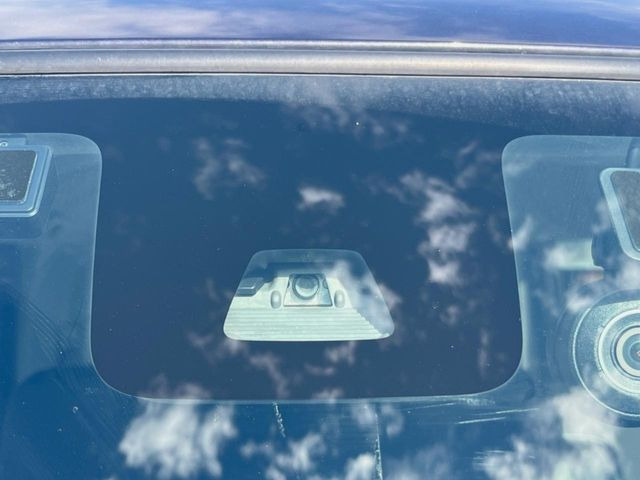 �y�X�}�[�g�A�V�X�g�z���s���ɑO���̎ԗ�����F�����A�Փ˂������Ȏ��͌x��ƃu���[�L�ŏՓˉ���Ɣ�Q�y�����A�V�X�g�B�����S�Ƀh���C�u�����y���݂��������܂��B