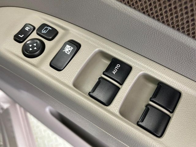 �y�d���i�[�~���[�z�T�C�h�~���[�͓d���i�[���ƂȂ��Ă���A�������ԏ�ł��L�Y�������X�N��}�����܂��B