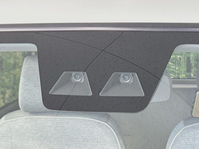 �y�X�}�[�g�A�V�X�g�z���s���ɑO���̎ԗ�����F�����A�Փ˂������Ȏ��͌x��ƃu���[�L�ŏՓˉ���Ɣ�Q�y�����A�V�X�g�B�����S�Ƀh���C�u�����y���݂��������܂��B