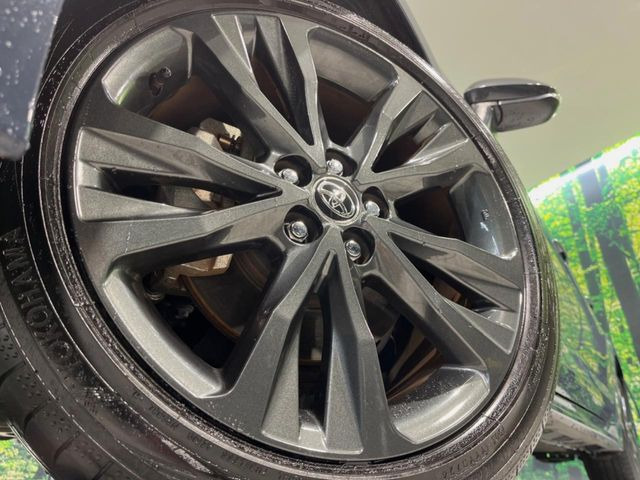 【純正17インチアルミホイール】外観にマッチした純正アルミホイールを装着しております。各種社外アルミホイールや、スタッドレスタイヤも取扱いしております。是非ご相談ください♪