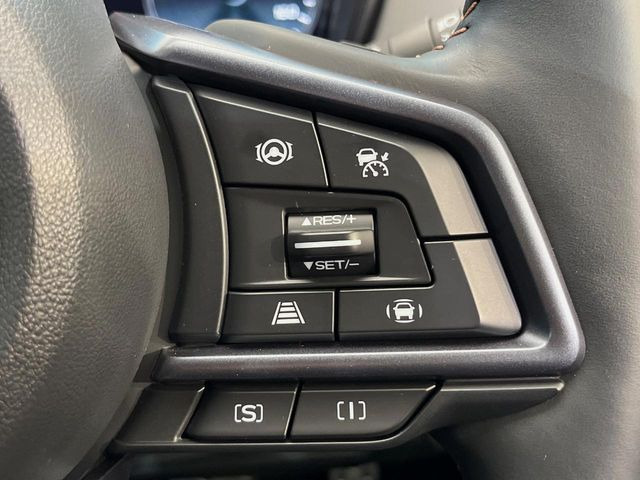 【全車速追従機能付クルーズコントロール】高速道路での長距離走行が楽に!!自動で速度を保つクルーズコントロールが、衝突軽減システムと連携し、前方の車両を感知して車間を保つように速度調節してくれます!!