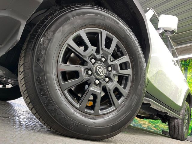 �y����18�C���`�A���~�z�C�[���z�O�ςɃ}�b�`���������A���~�z�C�[���𑕒����Ă���܂��B�e��ЊO�A���~�z�C�[����A�X�^�b�h���X�^�C�����戵�����Ă���܂��B���񂲑��k����������