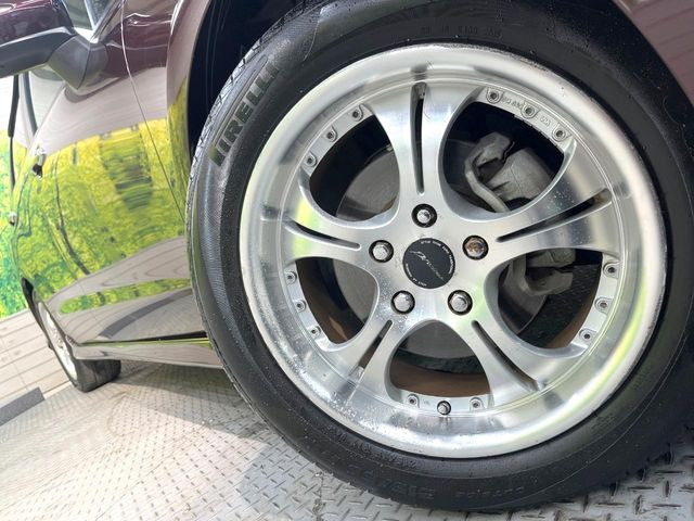 【17インチアルミホイール】外観にマッチしたアルミホイールを装着しております。各種アルミホイールや、スタッドレスタイヤも取扱いしております。是非ご相談ください♪